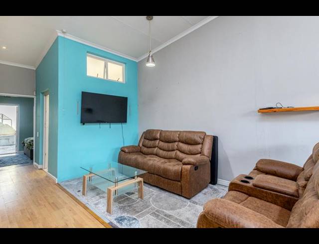 1 BEDROOM HOUSE FOR SALE IN WOODSTOCK